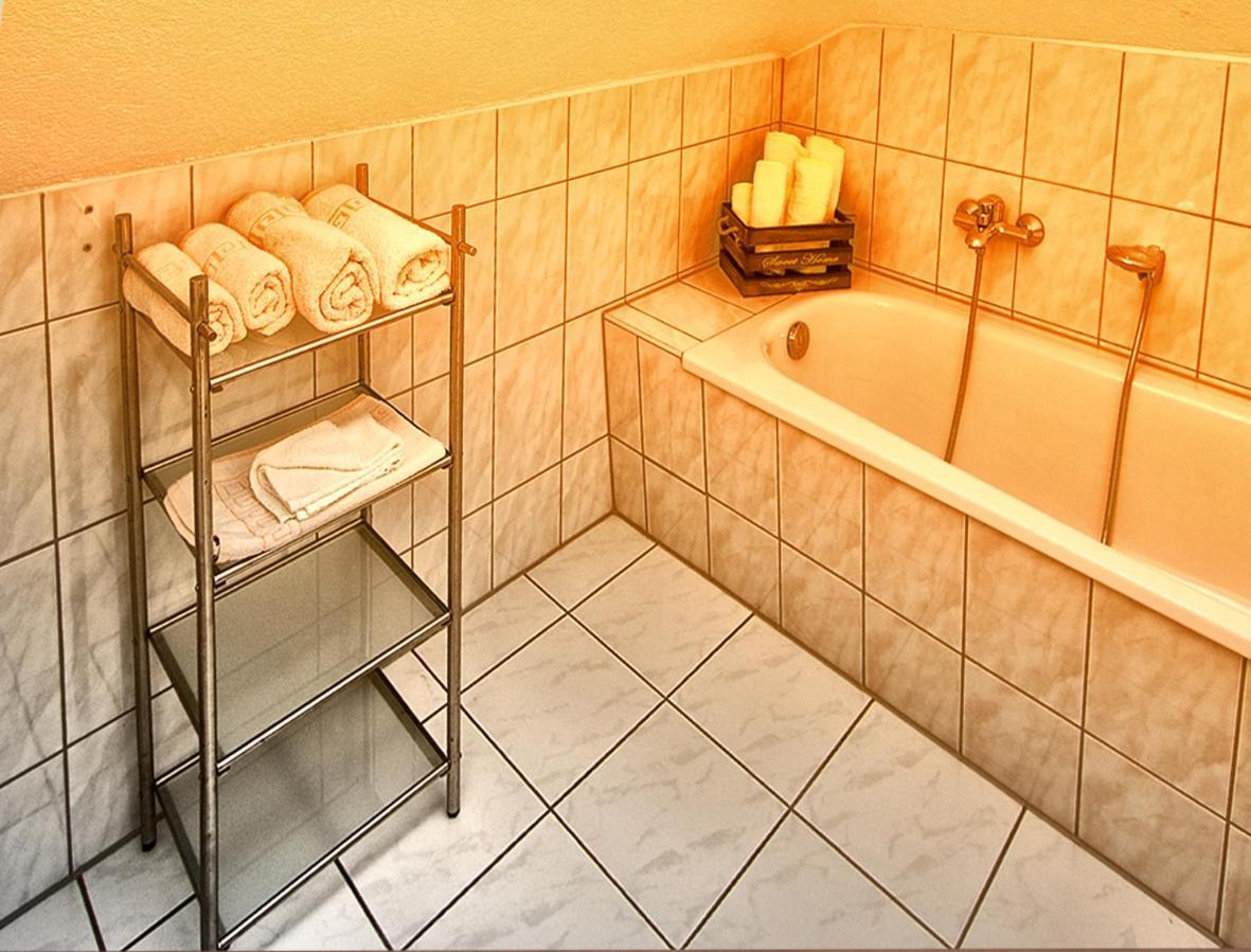 Gaststaette Und Pension Felsenthal Tabarz Room photo